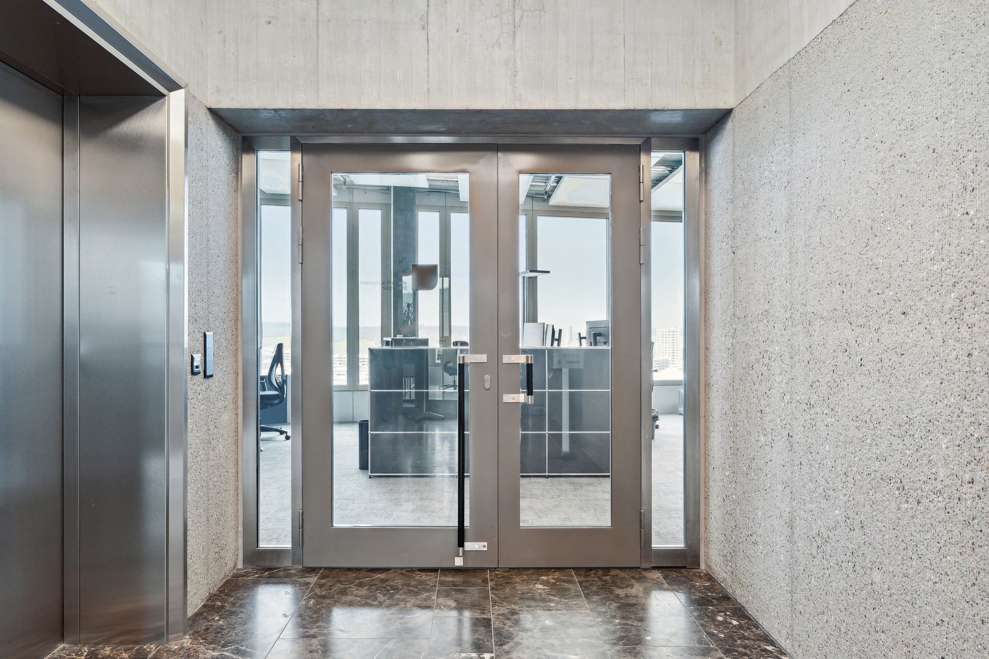 Brandschutztüren in der Referenz Franklinturm Oerlikon, Hammer Metall