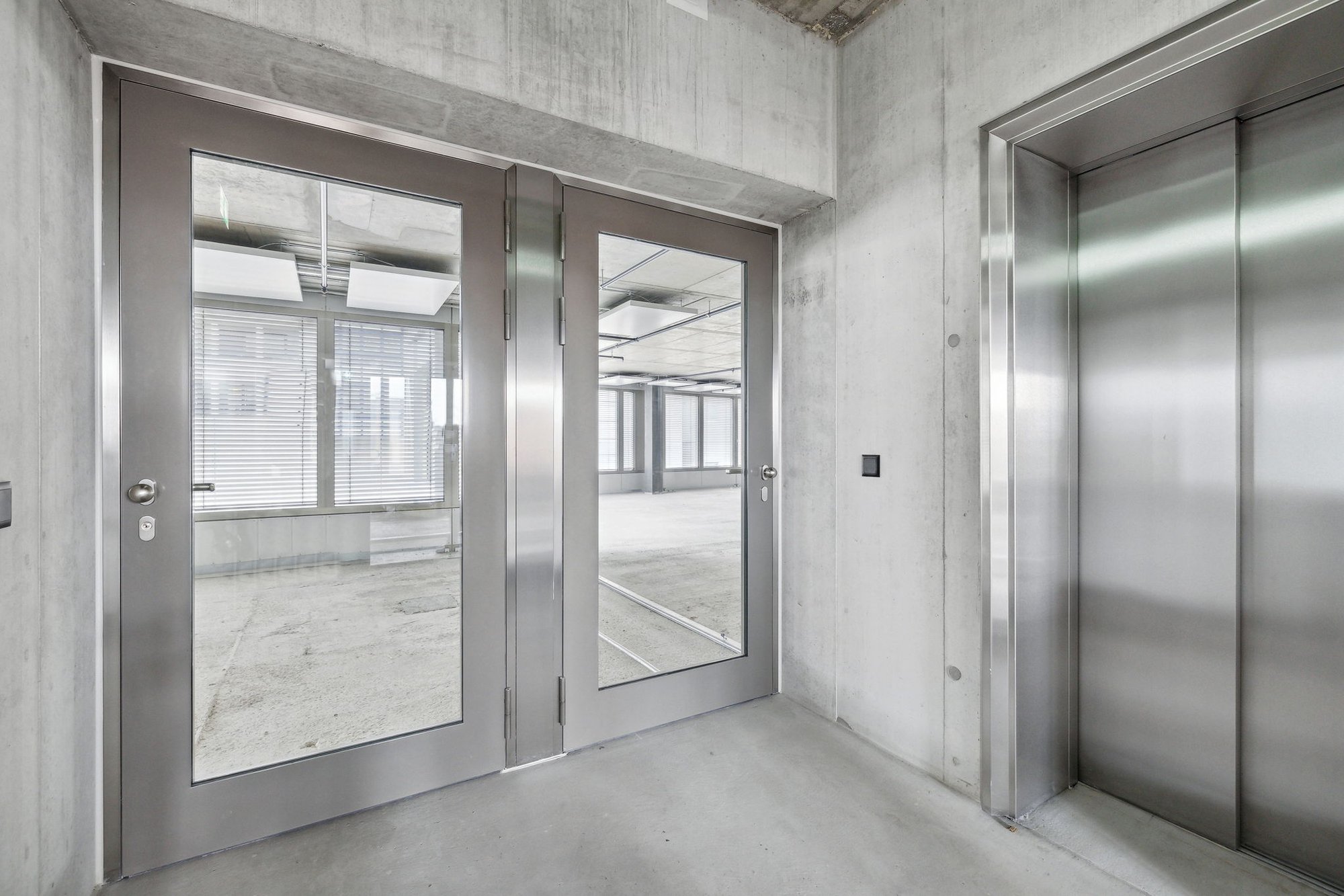 Brandschutztüren in der Referenz Franklinturm Oerlikon, Hammer Metall